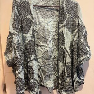 Manaola Black and Gray Patterned Blouse